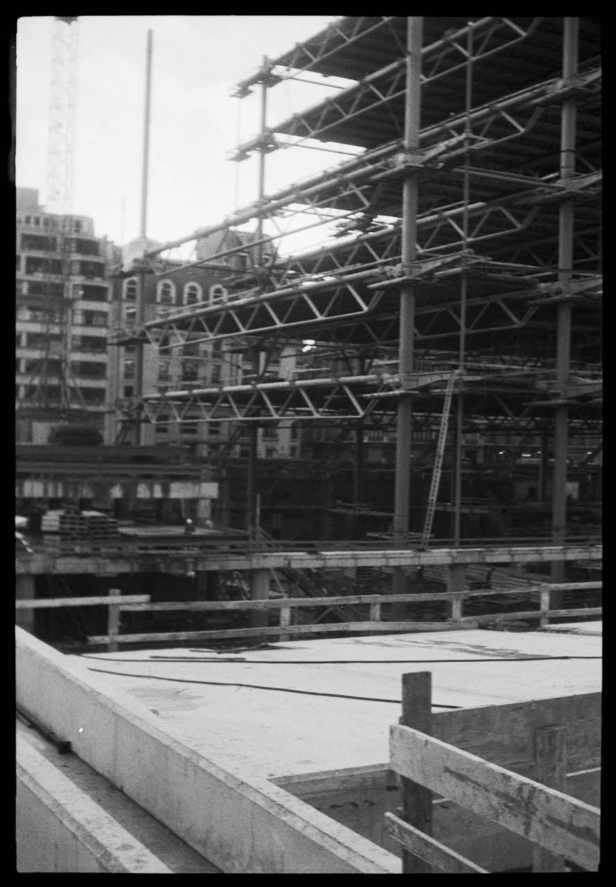 Denis Coutagne photographie Chantier du plateau de Beaubourg, futur musée Pompidou Ile-de-France, France 1975/4/15 Ph.1976.11.18 Photo