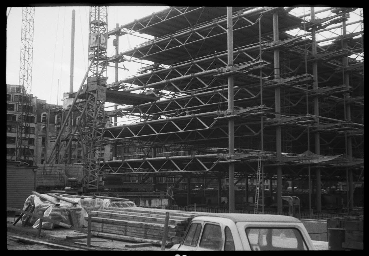 Denis Coutagne photographie Chantier du plateau de Beaubourg, futur musée Pompidou Ile-de-France, France 1975/4/15 Ph.1976.11.20 Photo