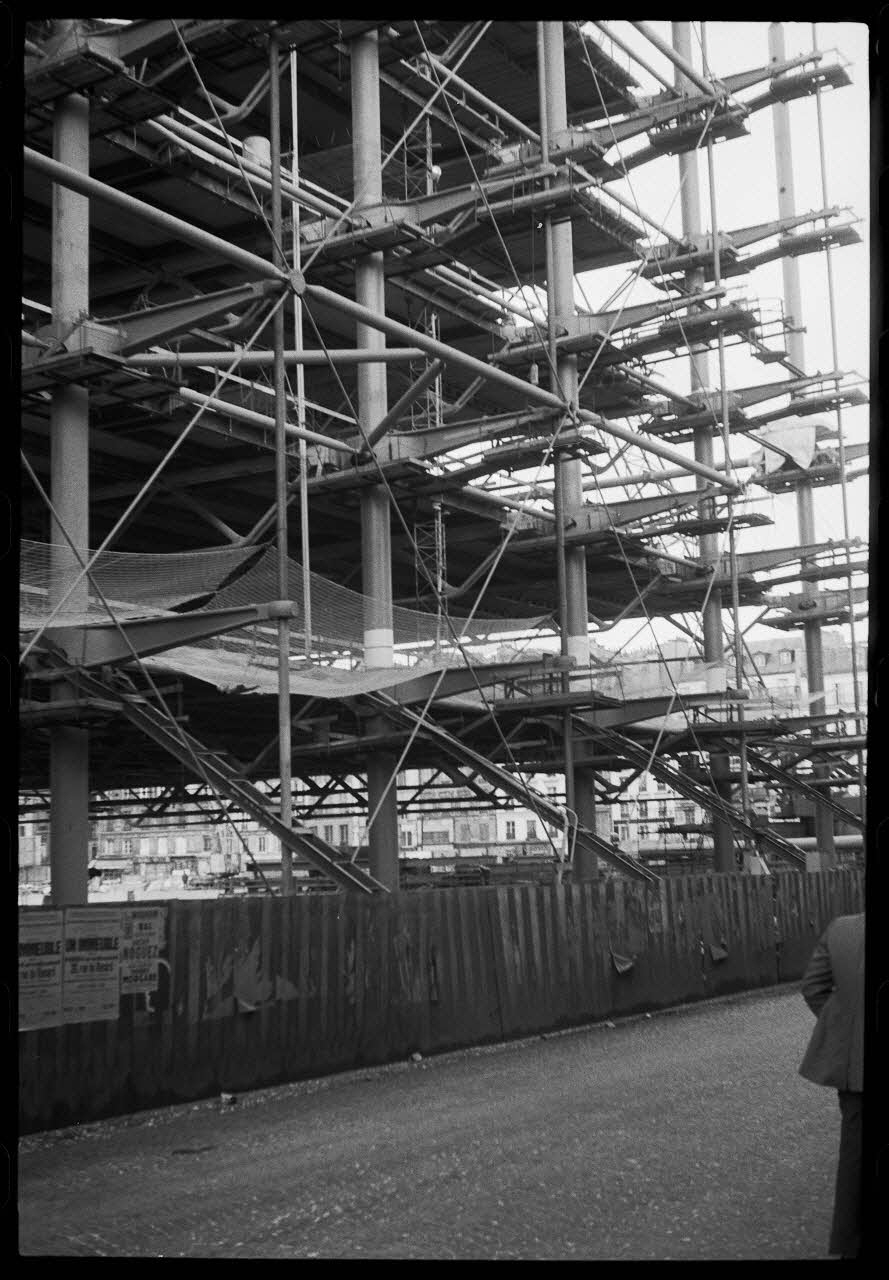 Denis Coutagne photographie Chantier du plateau de Beaubourg, futur musée Pompidou Ile-de-France, France 1975/4/15 Ph.1976.11.21 Photo