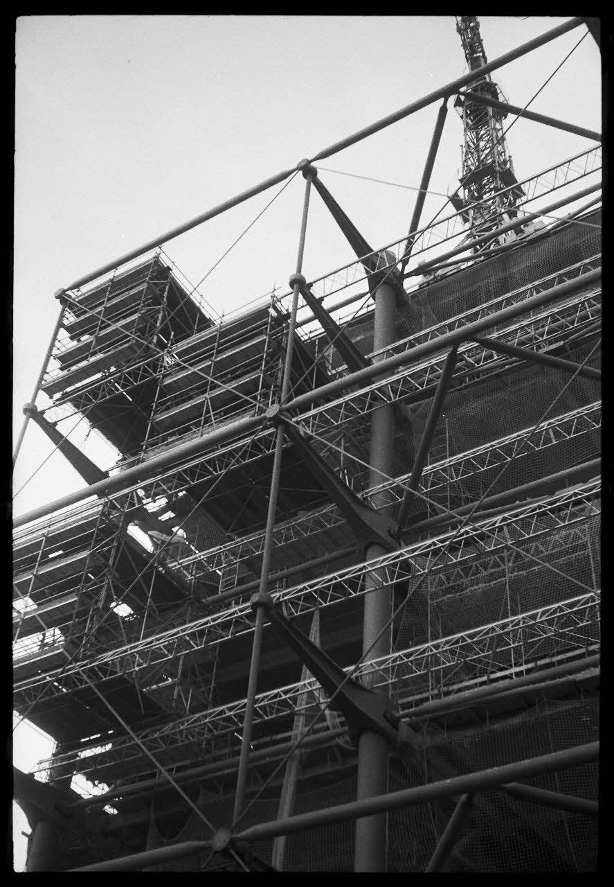 Denis Coutagne photographie Chantier du plateau de Beaubourg, futur musée Pompidou Ile-de-France, France 1975/4/15 Ph.1976.11.22 Photo