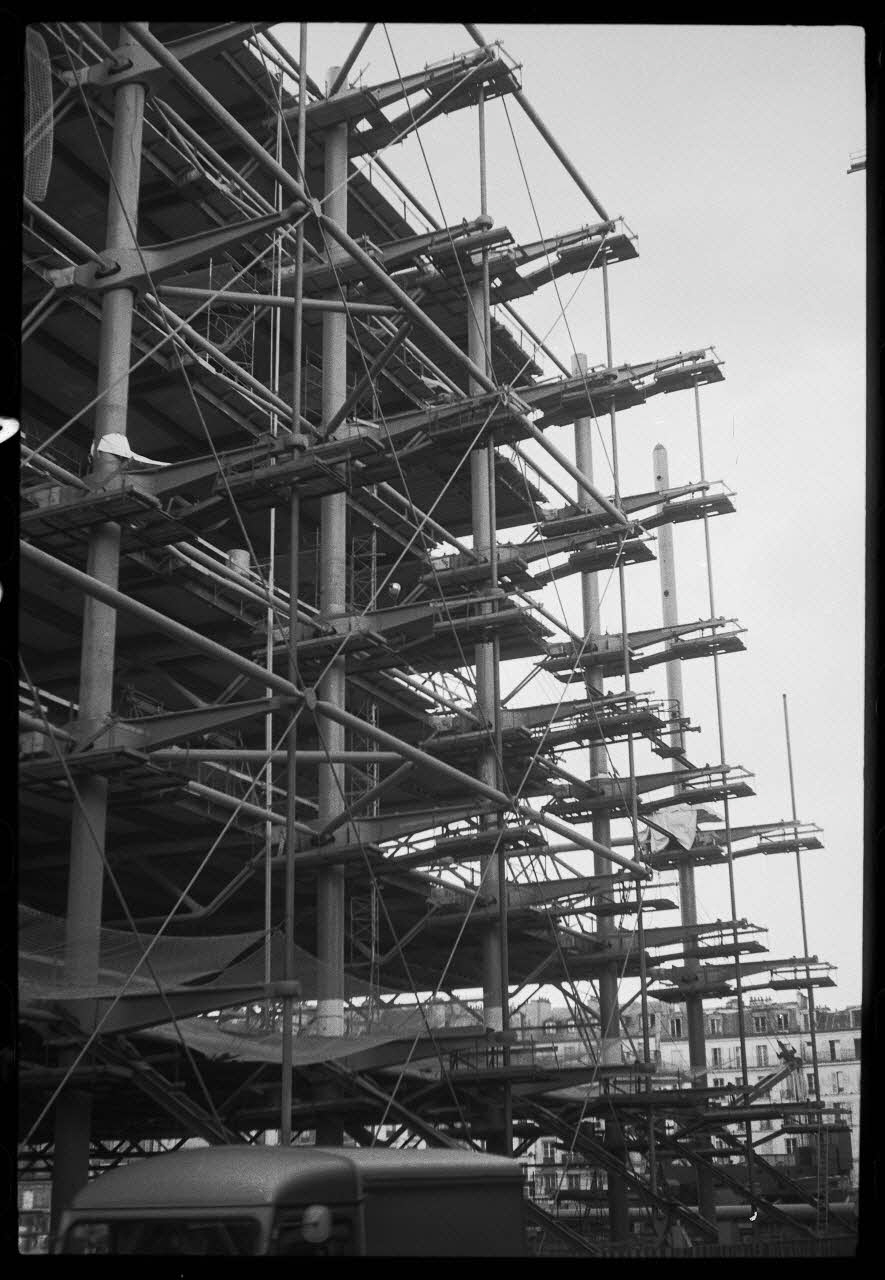 Denis Coutagne photographie Chantier du plateau de Beaubourg, futur musée Pompidou Ile-de-France, France 1975/4/15 Ph.1976.11.23 Photo