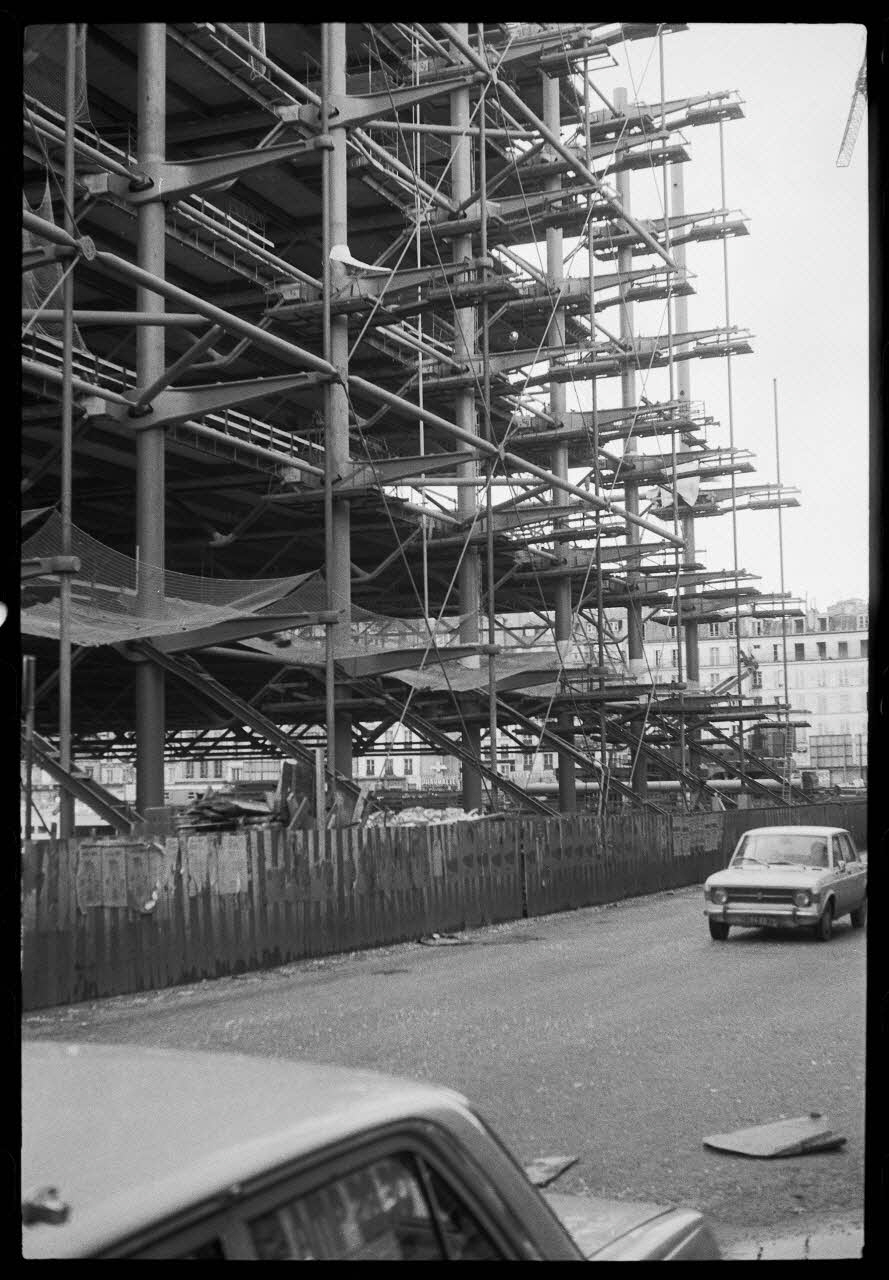 Denis Coutagne photographie Chantier du plateau de Beaubourg, futur musée Pompidou Ile-de-France, France 1975/4/15 Ph.1976.11.24 Photo