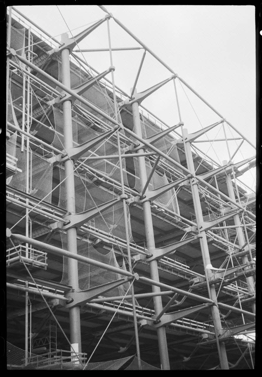 Denis Coutagne photographie Chantier du plateau de Beaubourg, futur musée Pompidou Ile-de-France, France 1975/4/15 Ph.1976.11.25 Photo