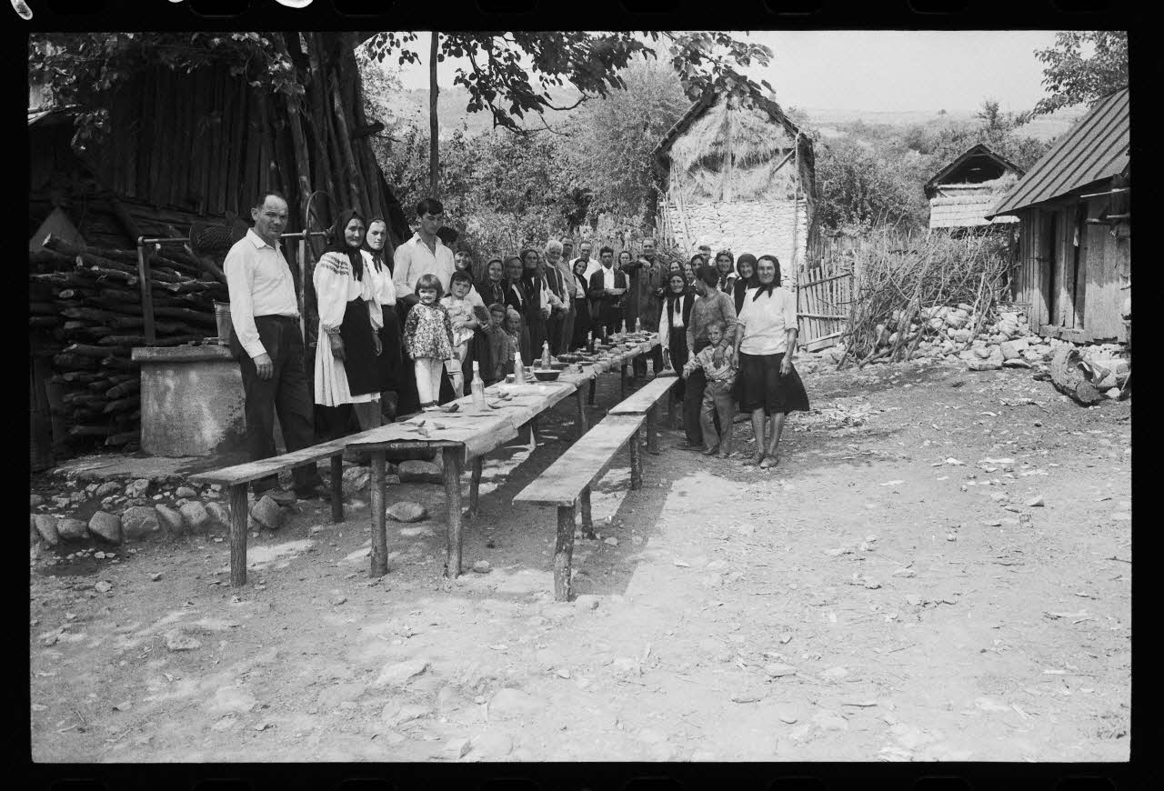 Jean Cuisenier photographie Enquête conduite par Jean Cuisenier en Roumanie (septembre 1975) Olténie, Roumanie 1975/9/1 Ph.1976.148.10 Photo
