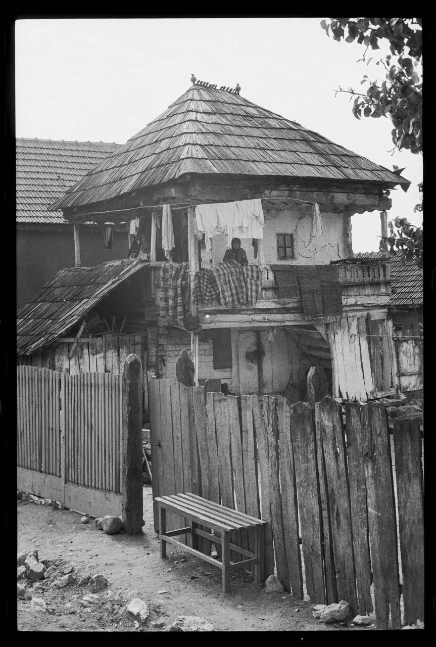 Jean Cuisenier photographie Enquête conduite par Jean Cuisenier en Roumanie (septembre 1975) Olténie, Roumanie 1975/9/1 Ph.1976.148.119 Photo