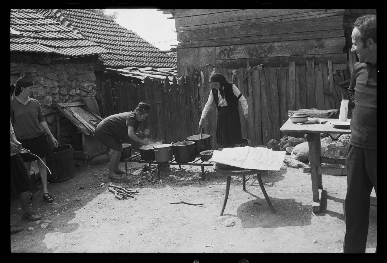 Jean Cuisenier photographie Enquête conduite par Jean Cuisenier en Roumanie (septembre 1975) Olténie, Roumanie 1975/9/1 Ph.1976.148.12 Photo