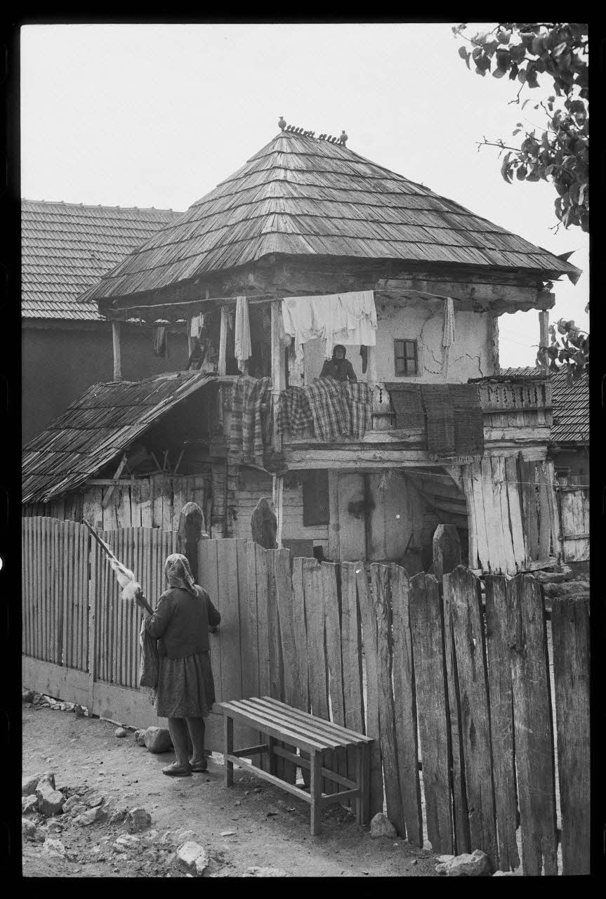 Jean Cuisenier photographie Enquête conduite par Jean Cuisenier en Roumanie (septembre 1975) Olténie, Roumanie 1975/9/1 Ph.1976.148.120 Photo