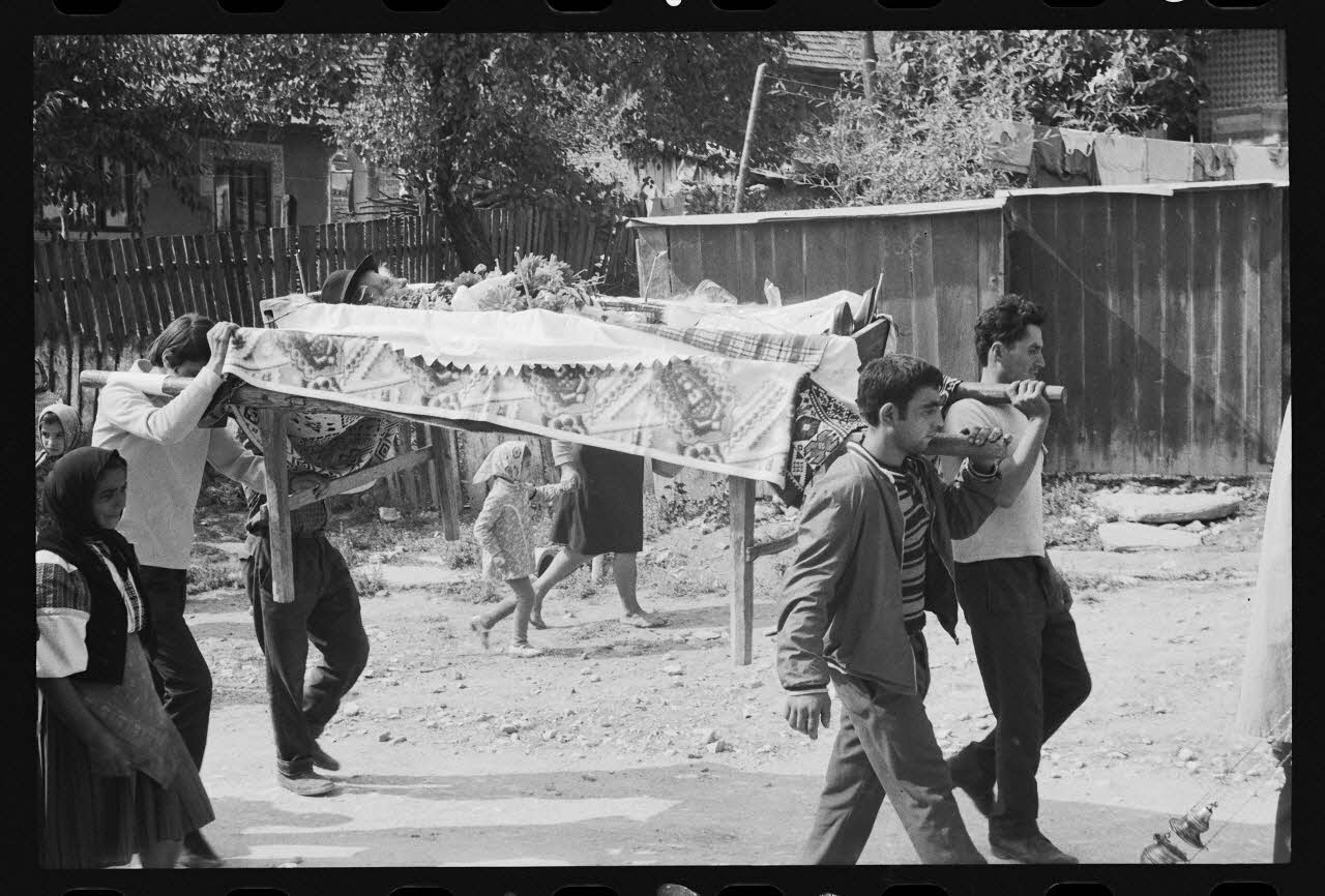 Jean Cuisenier photographie Enquête conduite par Jean Cuisenier en Roumanie (septembre 1975) Olténie, Roumanie 1975/9/1 Ph.1976.148.123 Photo