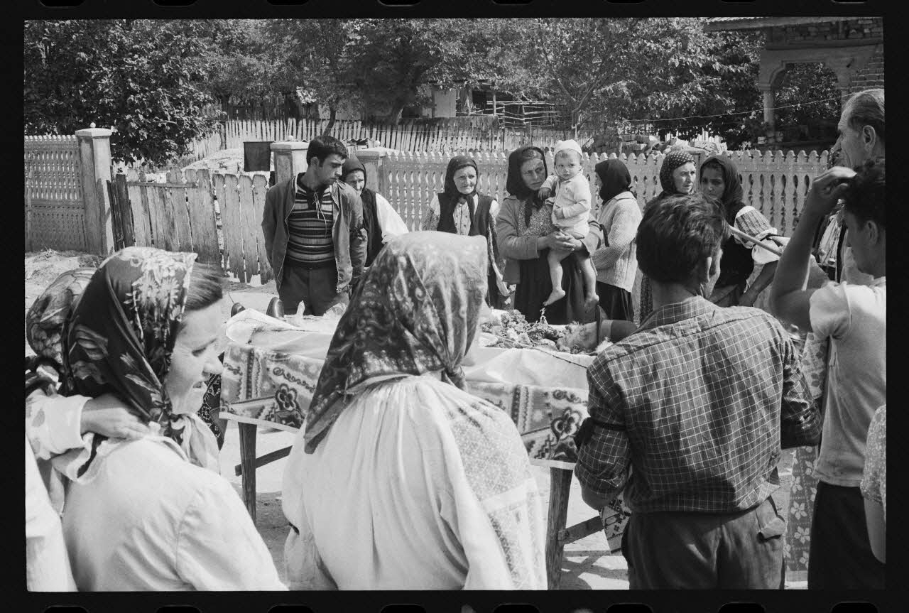 Jean Cuisenier photographie Enquête conduite par Jean Cuisenier en Roumanie (septembre 1975) Olténie, Roumanie 1975/9/1 Ph.1976.148.125 Photo