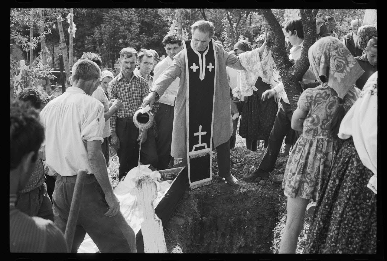 Jean Cuisenier photographie Enquête conduite par Jean Cuisenier en Roumanie (septembre 1975) Olténie, Roumanie 1975/9/1 Ph.1976.148.130 Photo