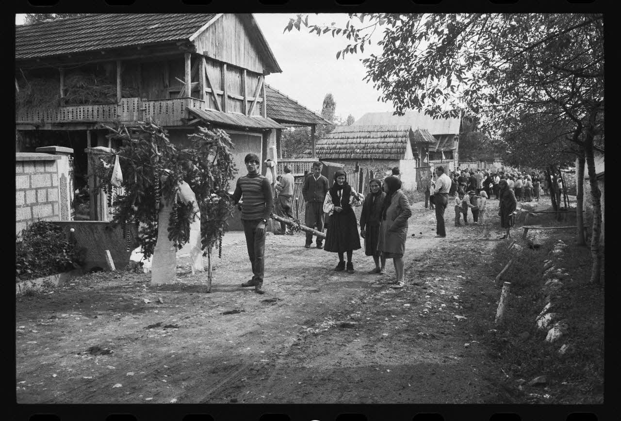 Jean Cuisenier photographie Enquête conduite par Jean Cuisenier en Roumanie (septembre 1975) Olténie, Roumanie 1975/9/1 Ph.1976.148.187 Photo