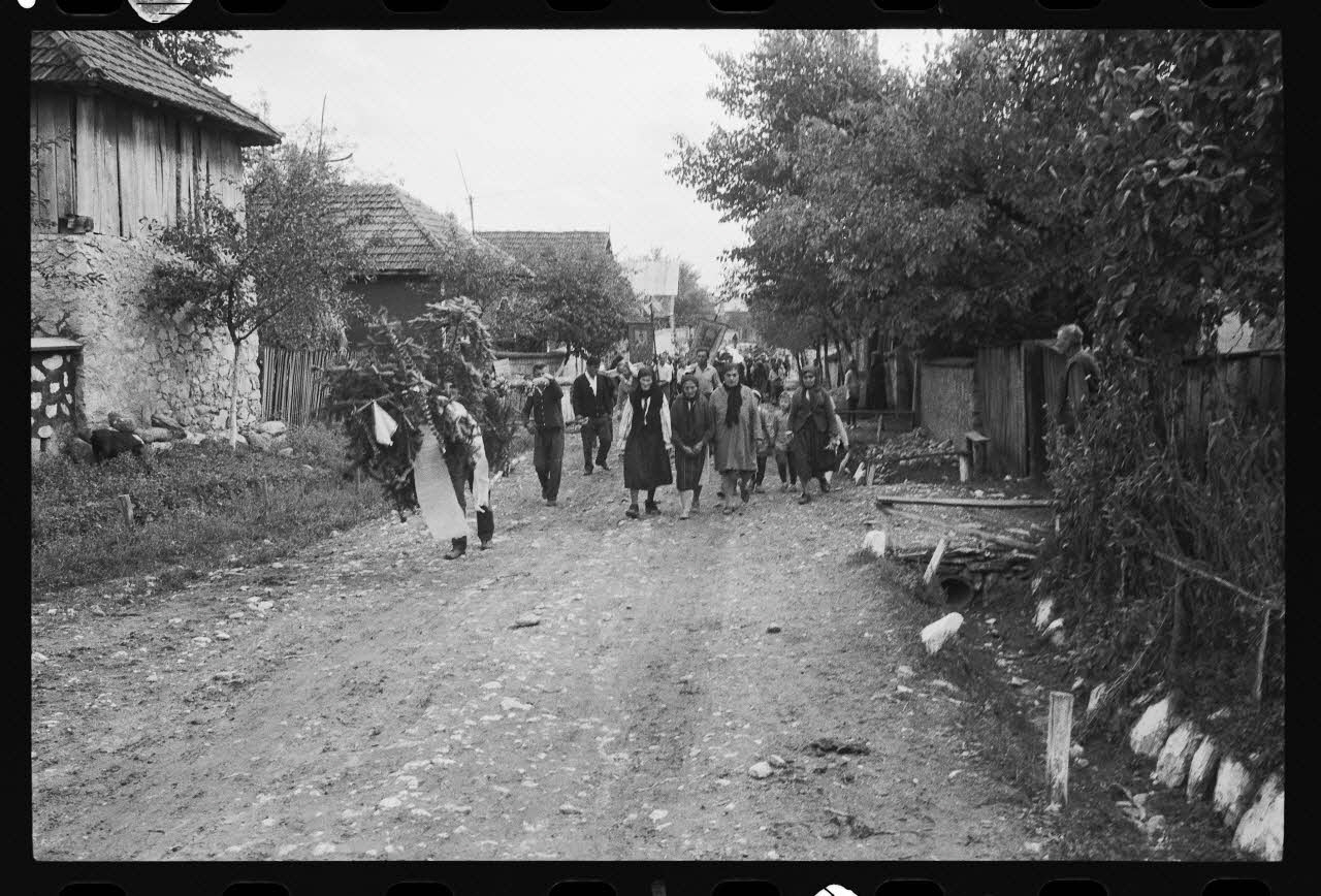 Jean Cuisenier photographie Enquête conduite par Jean Cuisenier en Roumanie (septembre 1975) Olténie, Roumanie 1975/9/1 Ph.1976.148.189 Photo