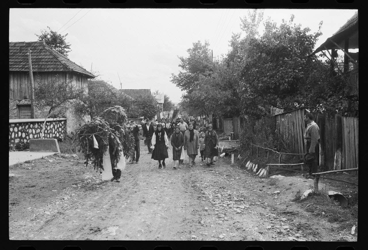 Jean Cuisenier photographie Enquête conduite par Jean Cuisenier en Roumanie (septembre 1975) Olténie, Roumanie 1975/9/1 Ph.1976.148.190 Photo