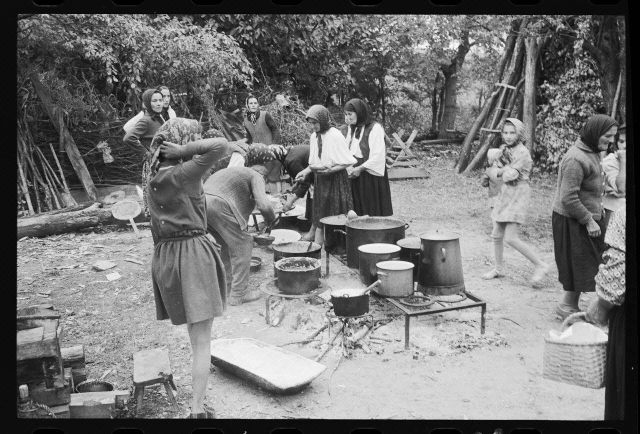 Jean Cuisenier photographie Enquête conduite par Jean Cuisenier en Roumanie (septembre 1975) Olténie, Roumanie 1975/9/1 Ph.1976.148.197 Photo