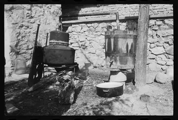 Jean Cuisenier photographie Enquête conduite par Jean Cuisenier en Roumanie (septembre 1975) Olténie, Roumanie 1975/9/1 Ph.1976.148.237 Photo