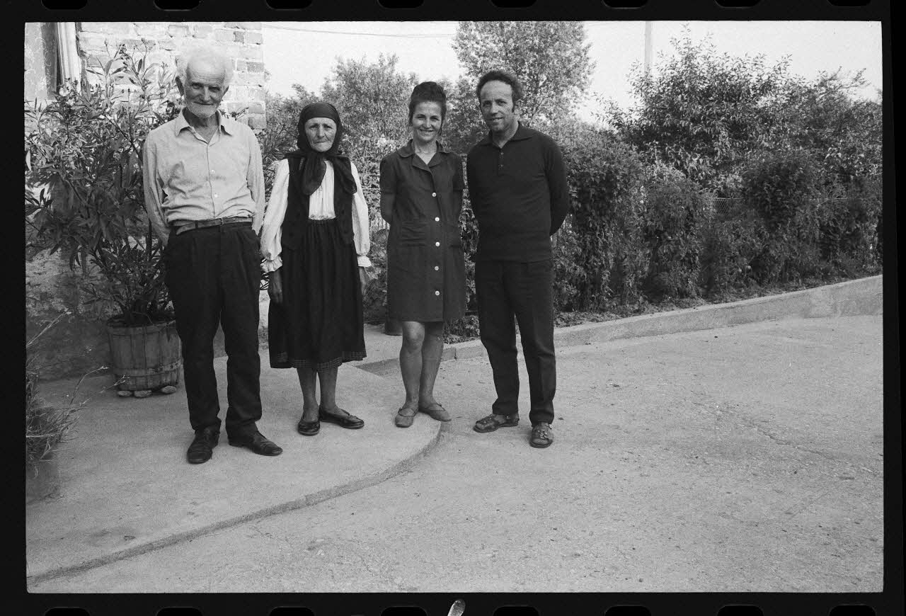 Jean Cuisenier photographie Enquête conduite par Jean Cuisenier en Roumanie (septembre 1975) Olténie, Roumanie 1975/9/1 Ph.1976.148.24 Photo