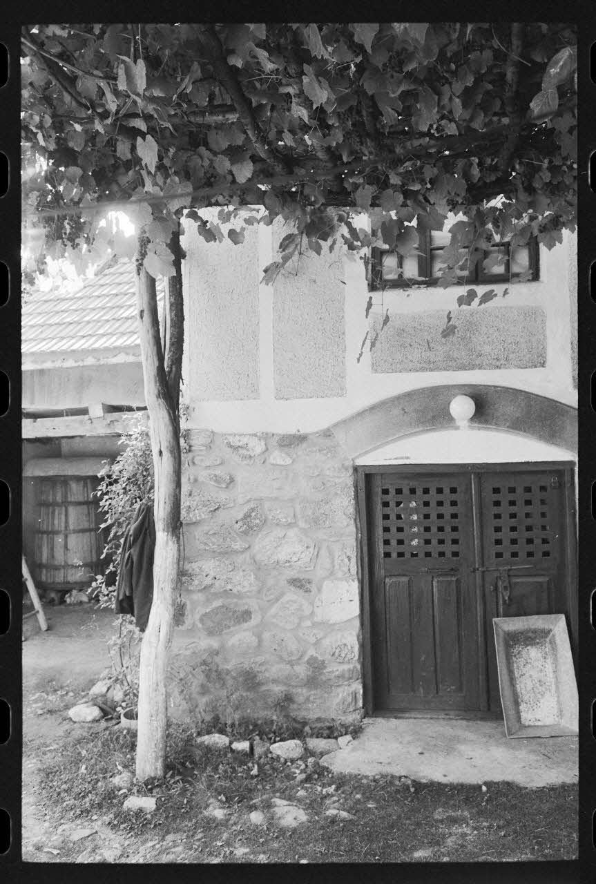 Jean Cuisenier photographie Enquête conduite par Jean Cuisenier en Roumanie (septembre 1975) Olténie, Roumanie 1975/9/1 Ph.1976.148.254  Photo
