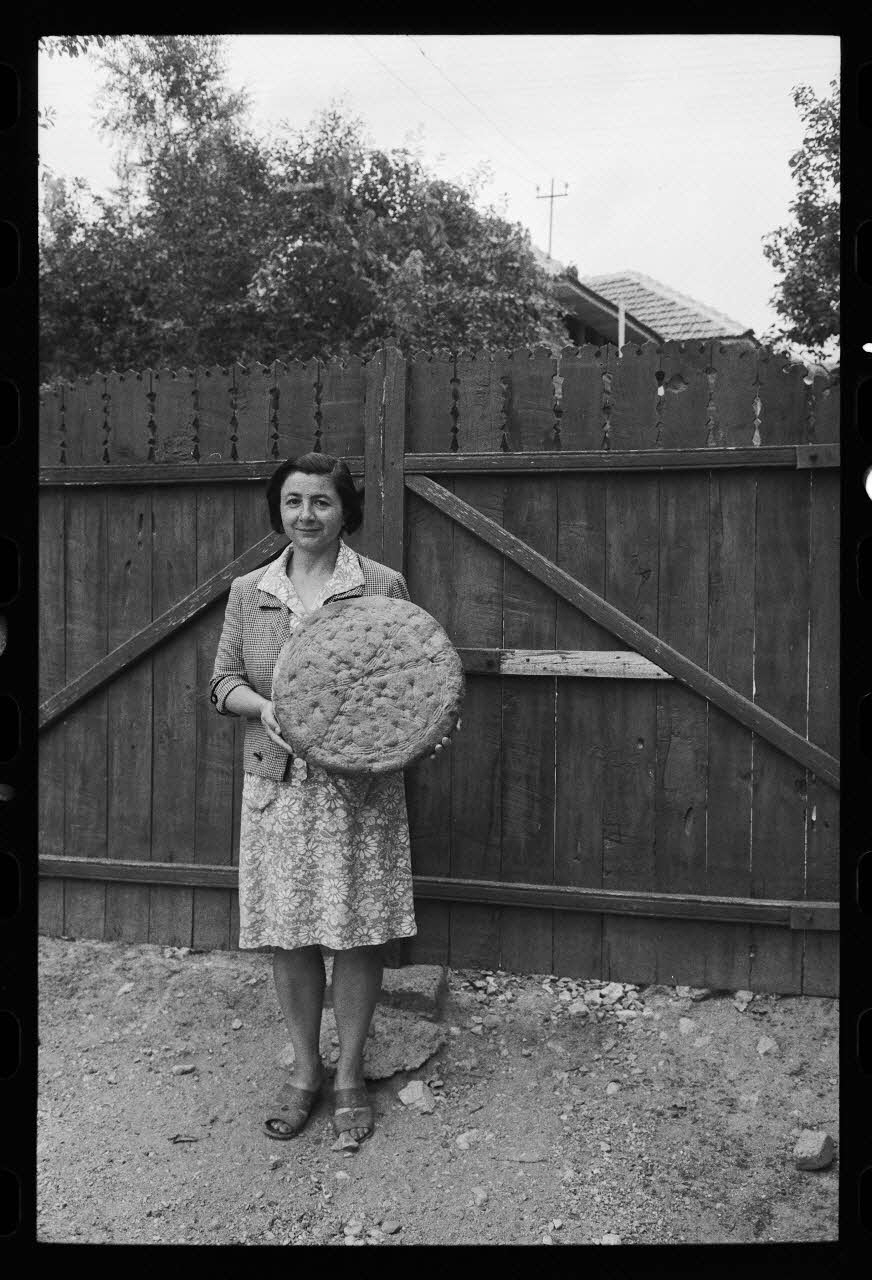 Jean Cuisenier photographie Enquête conduite par Jean Cuisenier en Roumanie (septembre 1975) Olténie, Roumanie 1975/9/1 Ph.1976.148.34 Photo