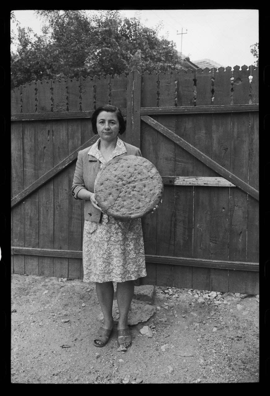 Jean Cuisenier photographie Enquête conduite par Jean Cuisenier en Roumanie (septembre 1975) Olténie, Roumanie 1975/9/1 Ph.1976.148.35 Photo