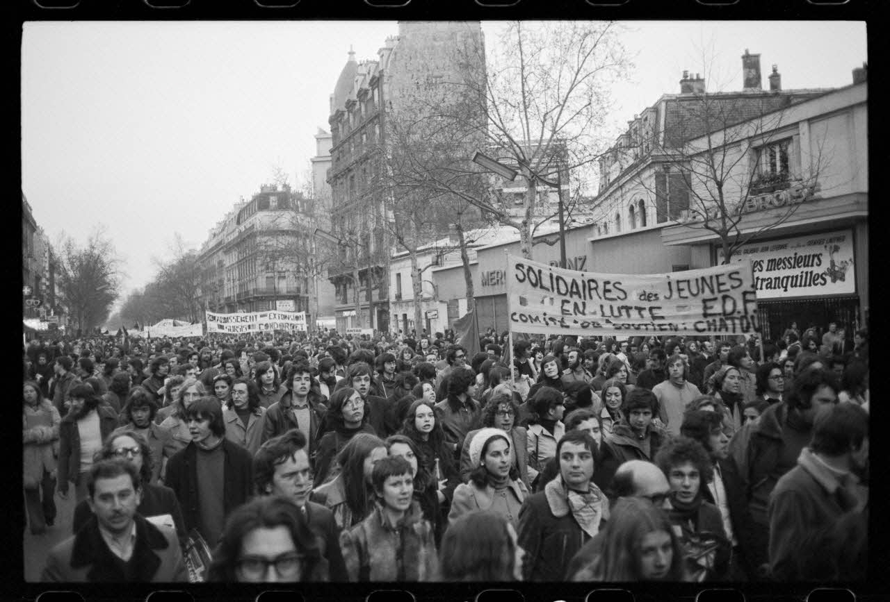 Josiane Bézinian photographie Manifestation du lundi 9 avril 1973 pour les travailleurs, symbolisant la solidarité des étudiants et des autres travailleurs en lutte France 1973/4/1 Ph.1976.58.16 Photo