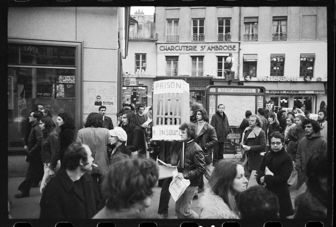 Josiane Bézinian photographie Manifestation du lundi 9 avril 1973 pour les travailleurs, symbolisant la solidarité des étudiants et des autres travailleurs en lutte France 1973/4/1 Ph.1976.58.17 Photo