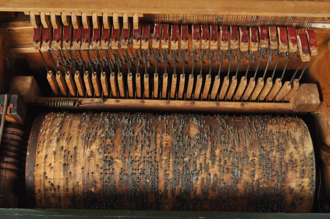 Giovanni Sasso piano mécanique piano mécanique dorsal à cylindre Italie 1900 1996.50.1.1-5 Photo Mucem