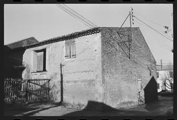photographie Maison avec murs de pisé. Détail de la chaîne d'angle Ph.1979.302.37 Photo