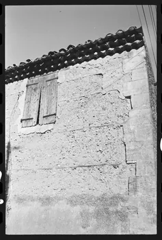 photographie Maison avec murs de pisé. Détail de la chaîne d'angle Ph.1979.302.38 Photo