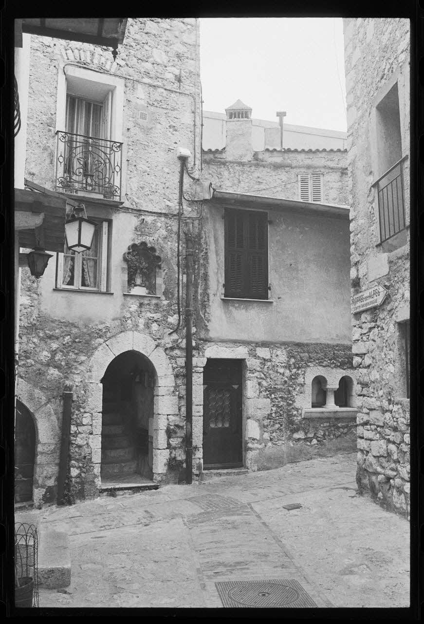 photographie Façade principale de la maison. Vue du porche Ph.1979.333.11 Photo