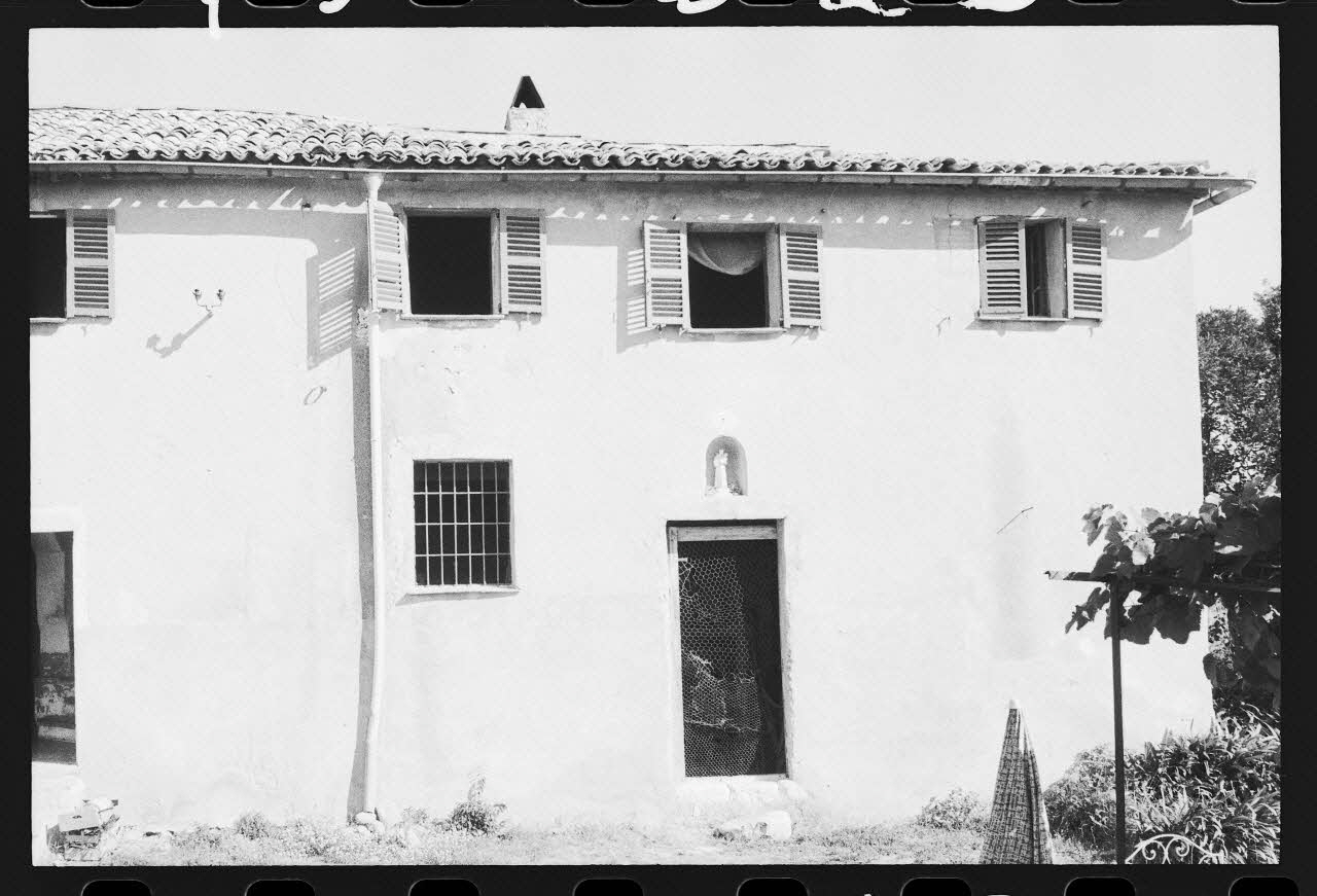 photographie Exploitation agricole : vue de la ferme. Façade Nord avec un appentis Ph.1979.333.23 Photo
