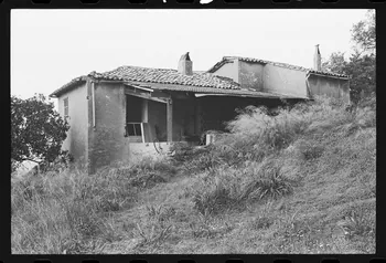 photographie Maisons de deux types différents Ph.1979.333.238 Photo