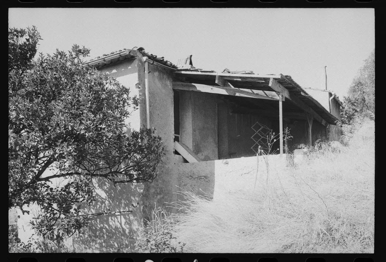 photographie Exploitation agricole : vue de la ferme. Façade Nord avec un appentis Ph.1979.333.24 Photo