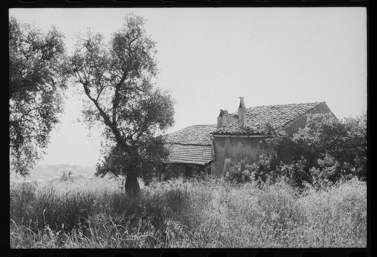 photographie Exploitation agricole : vue de la ferme. Façade Nord avec un appentis Ph.1979.333.25 Photo
