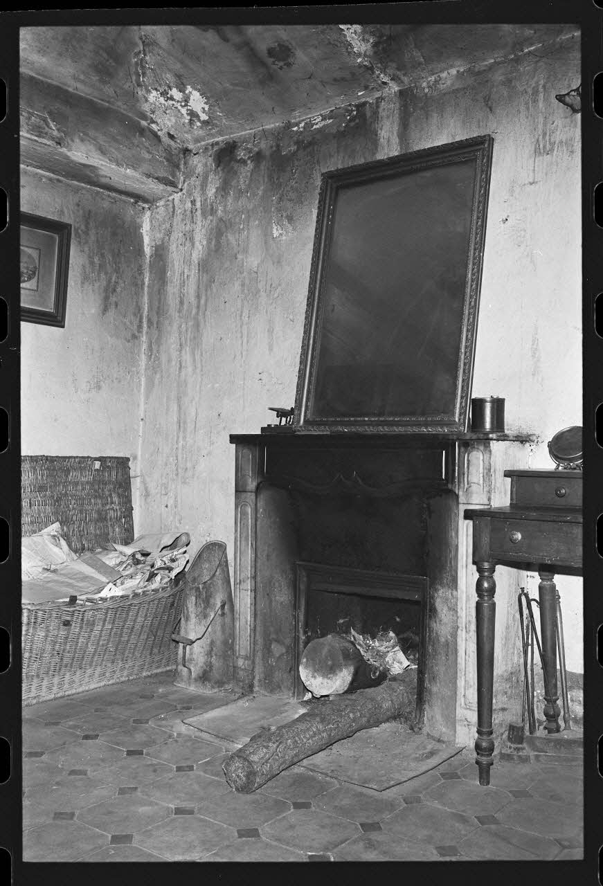 photographie Arrangement de l'espace intérieur : vue de la salle-à-manger, la cuisine et la chambre Ph.1979.333.300 Photo
