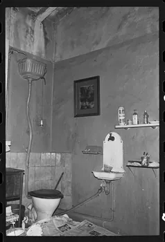 photographie Arrangement de l'espace intérieur : vue de la salle-à-manger, la cuisine et la chambre Ph.1979.333.302  Photo Mucem / Perréard
