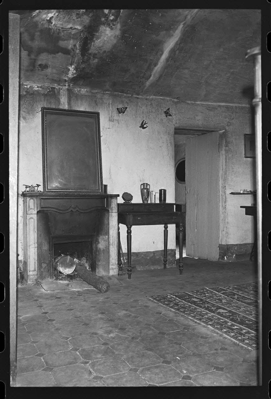 photographie Arrangement de l'espace intérieur : vue de la salle-à-manger, la cuisine et la chambre Ph.1979.333.307 Photo