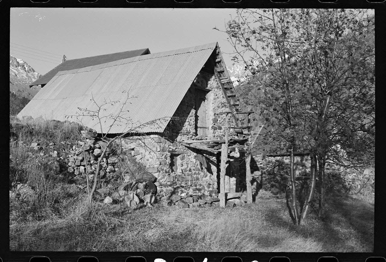 photographie Grange avec cheminée de façade Ph.1979.333.349 Photo