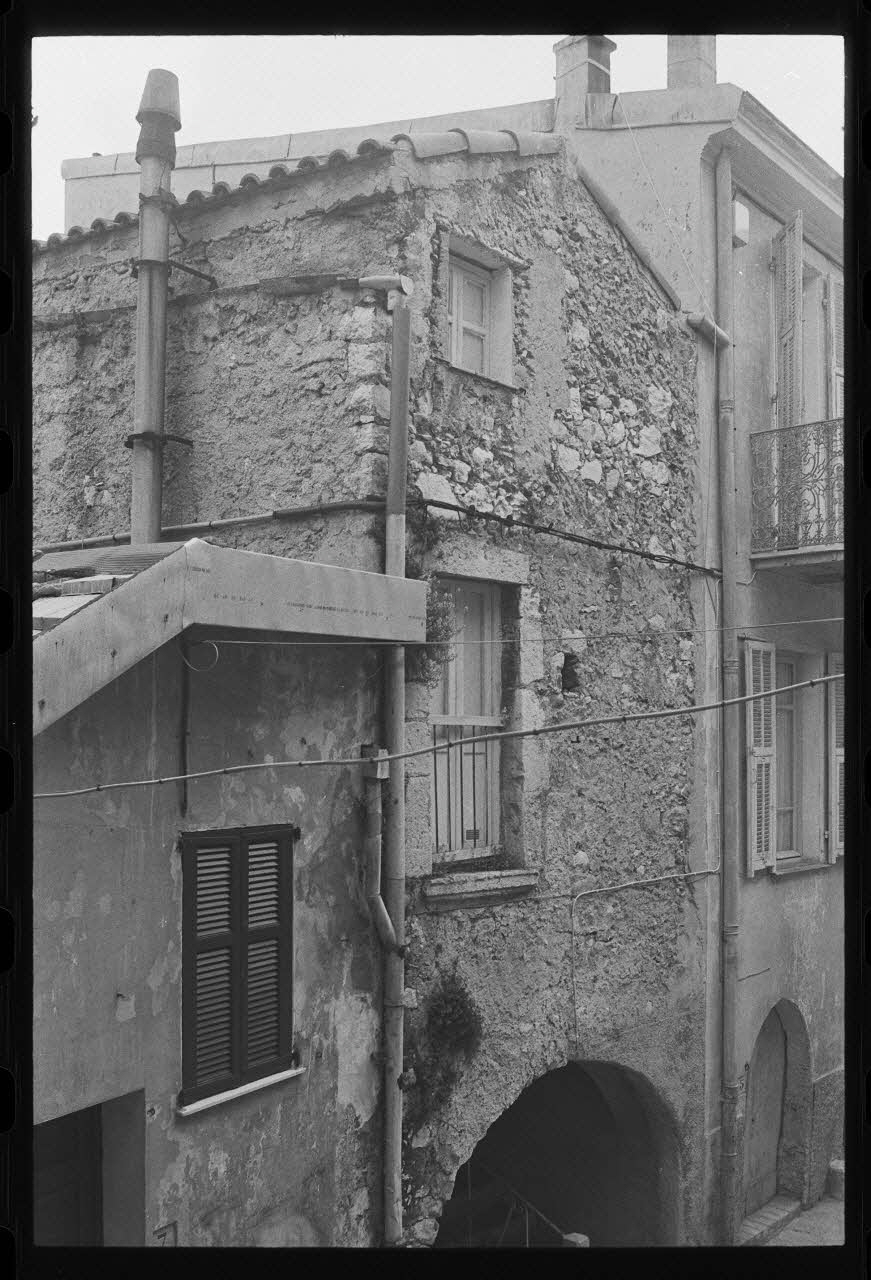 photographie Façade principale de la maison. Vue du porche Ph.1979.333.5 Photo