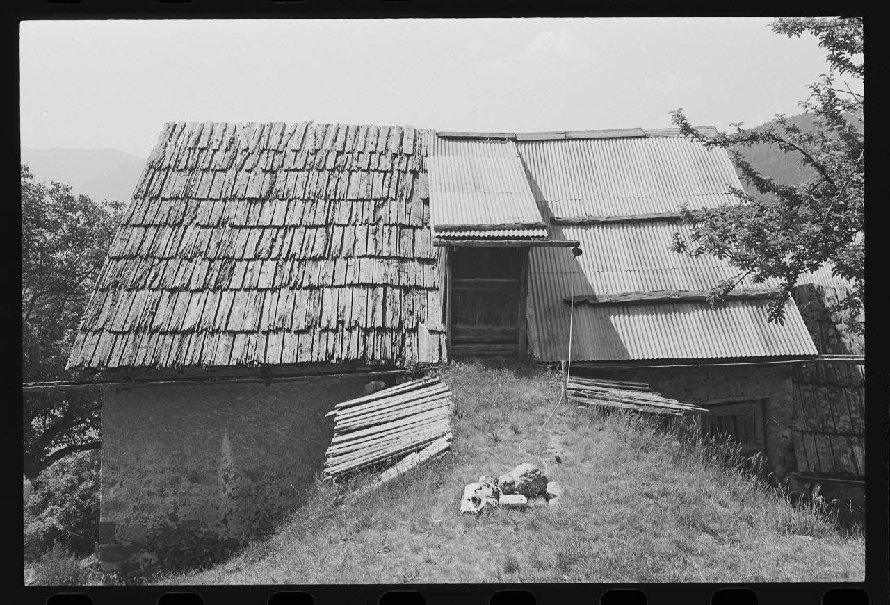 photographie Exploitation agricole : ferme agricole. Vue du four à pain attenant Ph.1979.333.63 Photo
