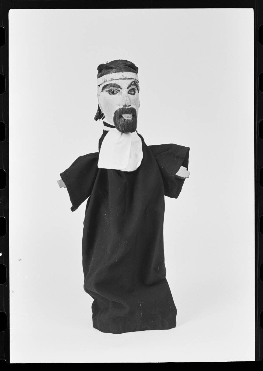 photographie Marionnette à gaîne : juge. Théâtre du square des Batignolles à Paris. 19è siècle Ph.1980.1.377 Photo