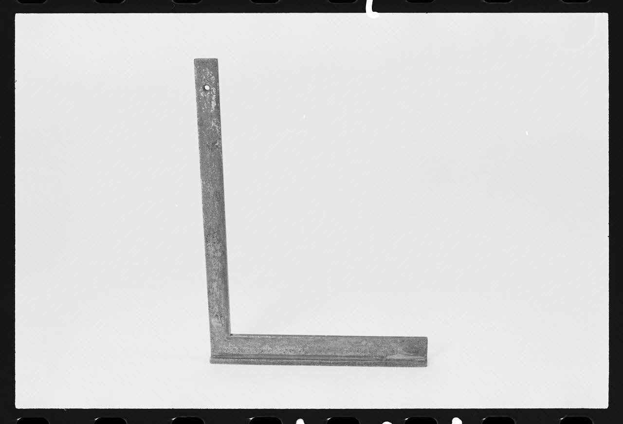 photographie Equerre de charpentier Ph.1980.1.421 Photo