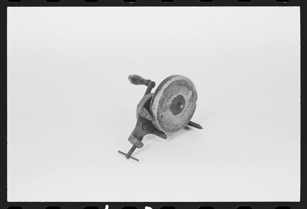 photographie Meule d'établi de charpentier Ph.1980.1.438 Photo