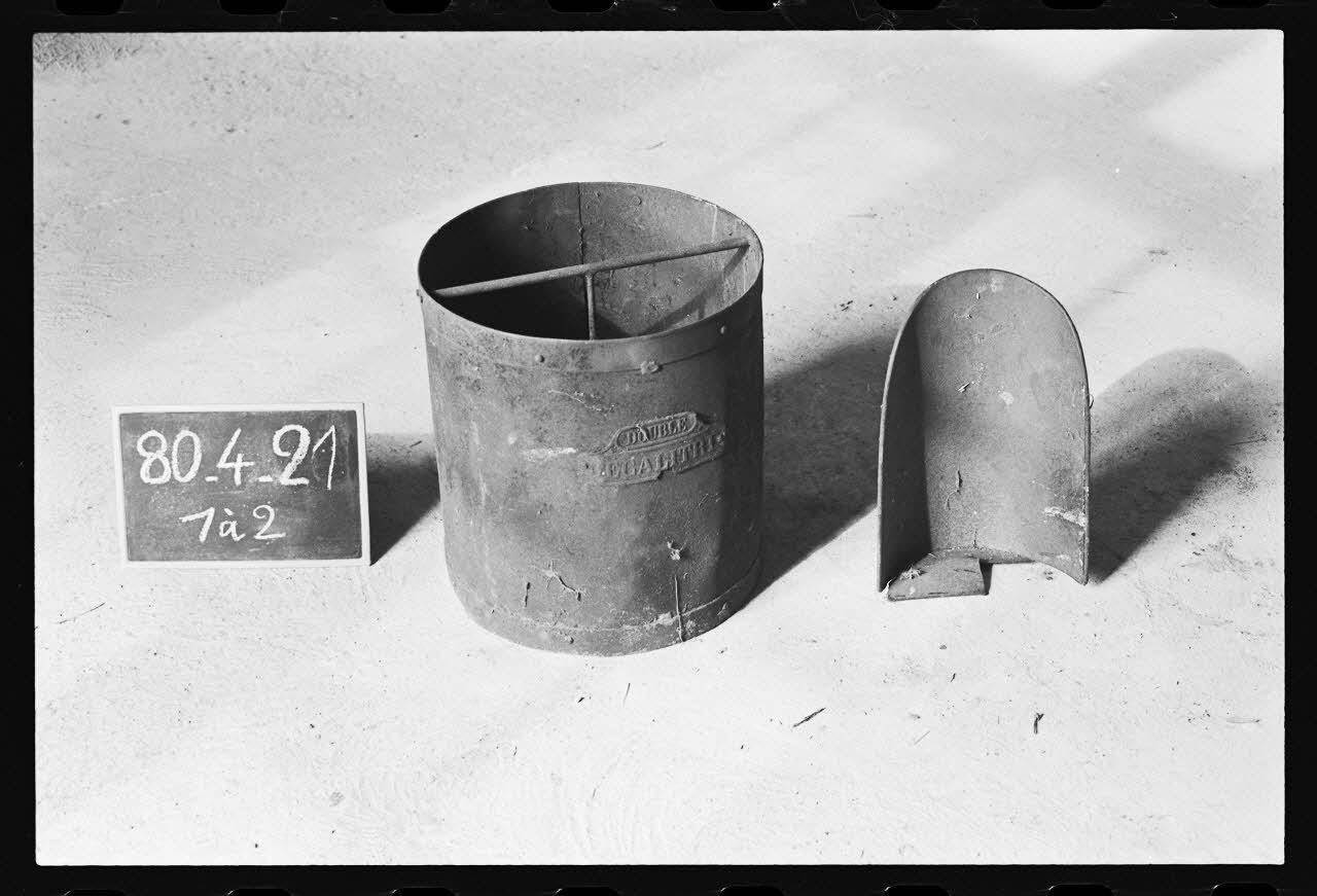 photographie Mesure-capacité et pelle Ph.1980.1.518 Photo