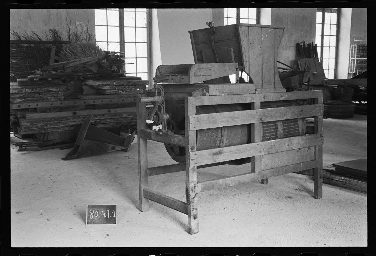 photographie Outillage agricole mécanique : machine à trier les grains Ph.1980.1.603 Photo