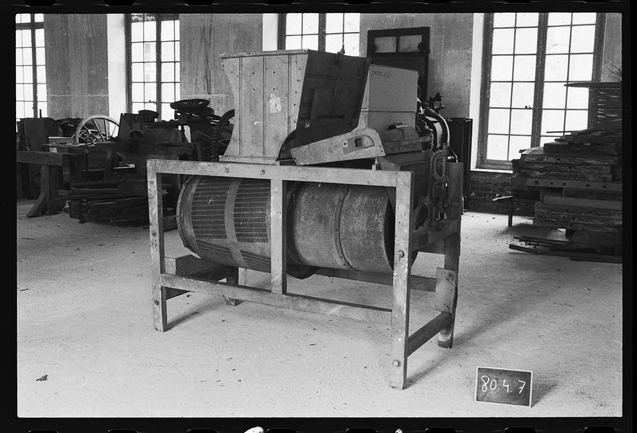 photographie Outillage agricole mécanique : machine à trier les grains Ph.1980.1.604 Photo
