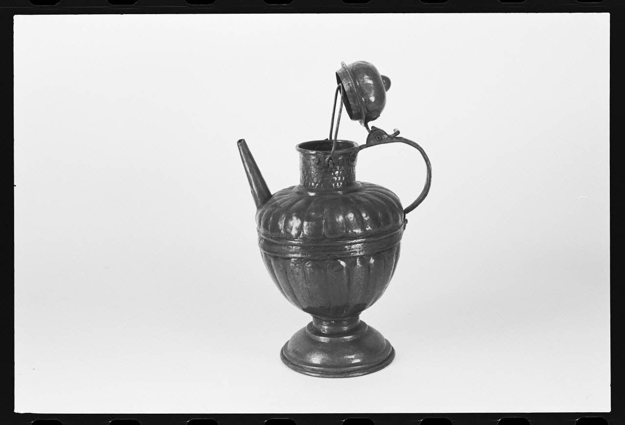 photographie Pichet en cuivre du 17è siècle Ph.1980.1.716 Photo