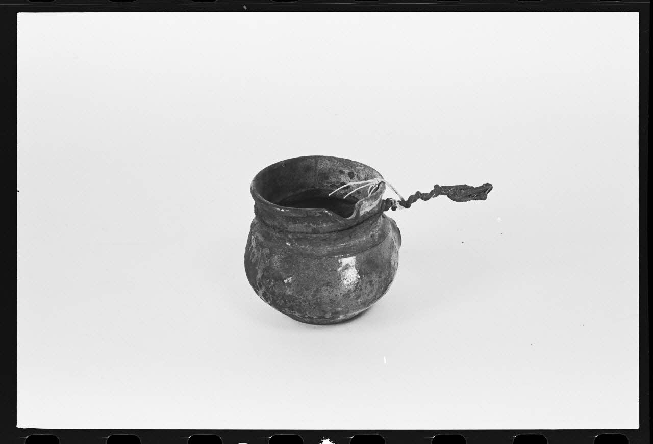 photographie Pot à café avec un manche, en terre vernissée Ph.1980.1.720 Photo