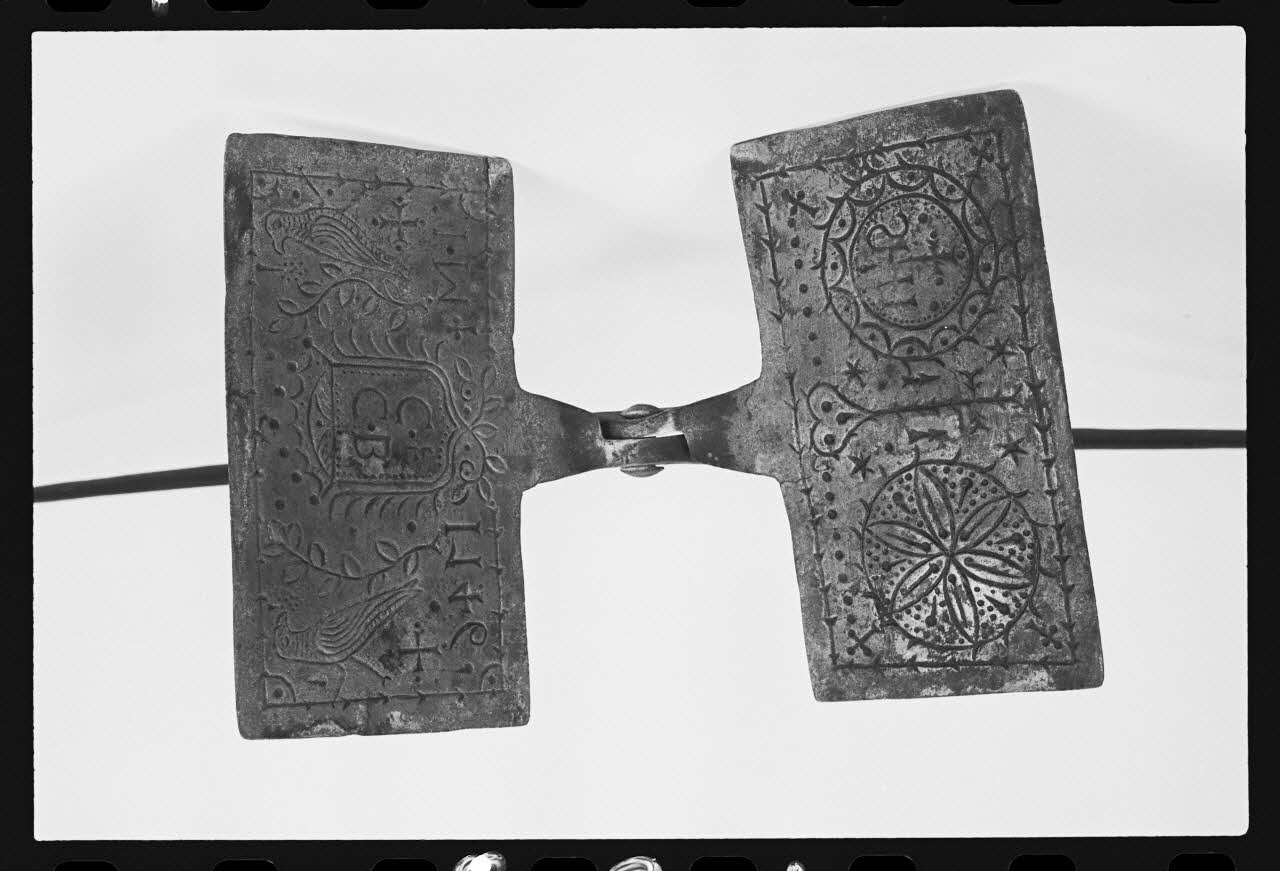 photographie Gaufrier à décor végétal et géométrique Ph.1980.1.824 Photo