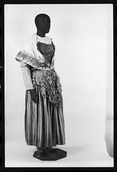 photographie Pièces de costume de femme Ph.1980.1.830 Photo