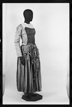 photographie Pièces de costume de femme Ph.1980.1.831 Photo